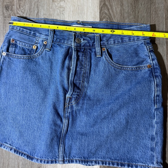 Levi's Icon Skirt A-Line Denim Blue Short Size 29 Button Pockets Logo Accents - Picture 7 of 8